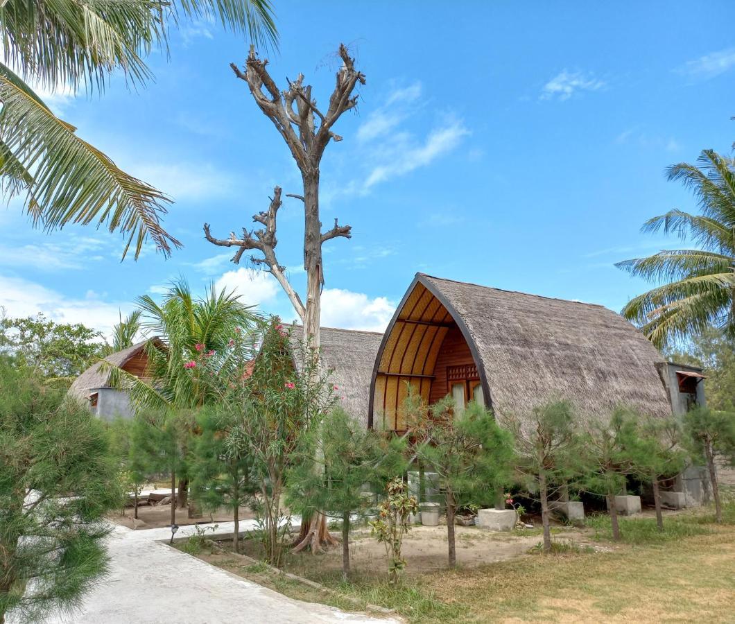 Nusa Indah Bungalows Gili Air Exterior photo