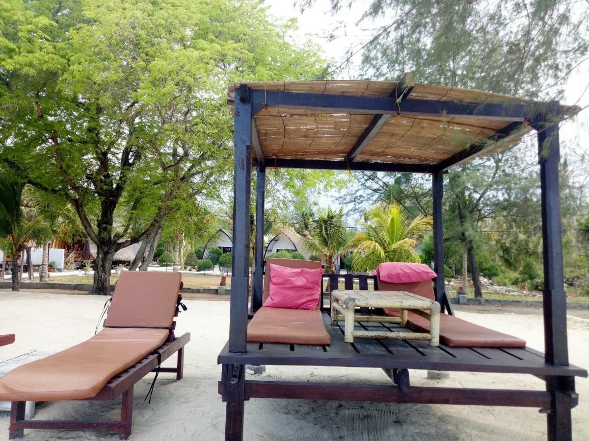 Nusa Indah Bungalows Gili Air Exterior photo